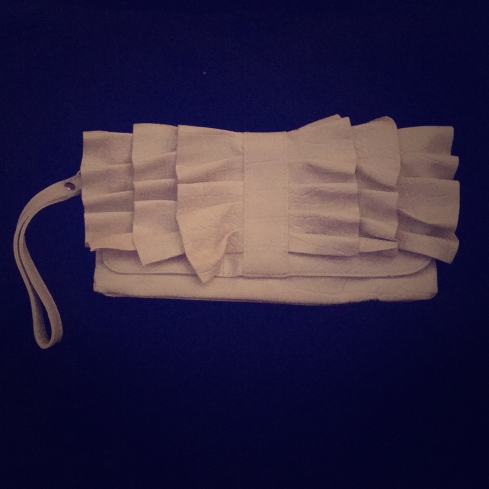 White (faux) patent leather clutch 👛